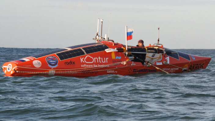Fedor Konykhov rowing at High Seas