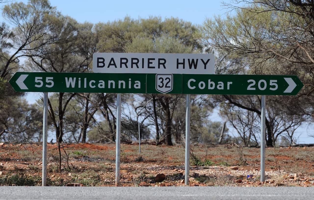 A sign on the Barrier Highway between Cobar and Wilcannia.