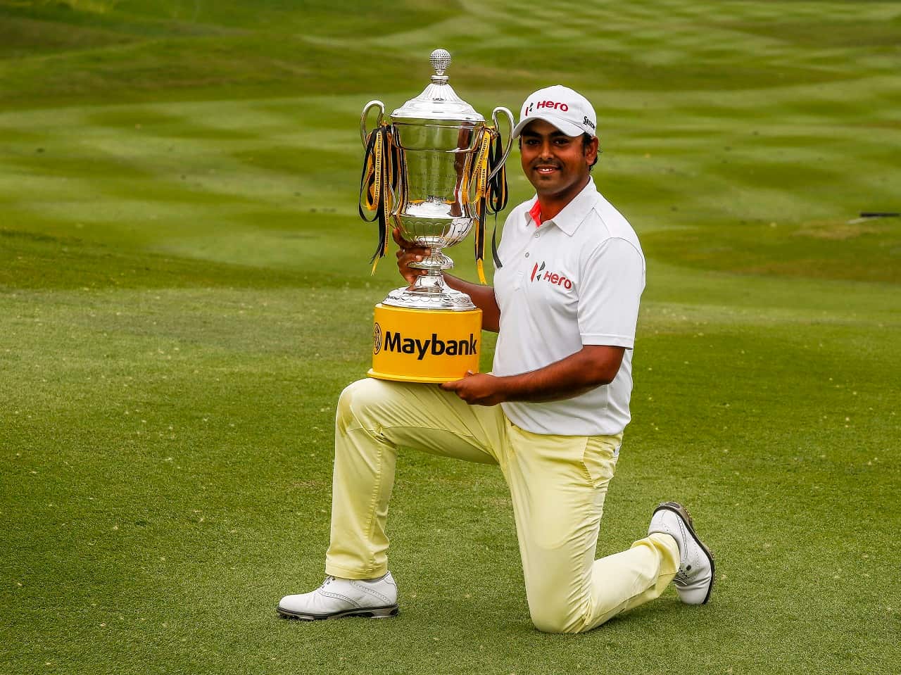 Anirban Lahiri poses with the trophy after winning the Malaysian Open golf tournament in Kuala Lumpur, Malaysia, 08 February 2015. 