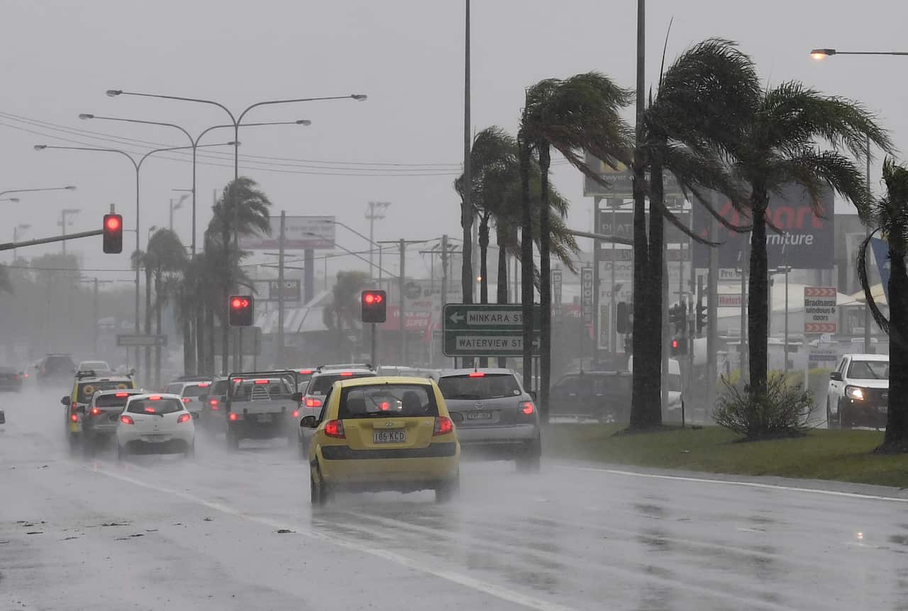  Drivers endure heavy rain and strong winds on Queensland's Sunshine Coast, 