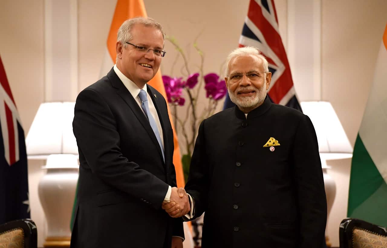 Scott Morrison (left) and India's Prime Minister Narendra Modi  meet for a bilateral meeting during the 2018 ASEAN Summit in Singapore, Wednesday, November 14, 2018. (AAP Image/Mick Tsikas) NO ARCHIVING