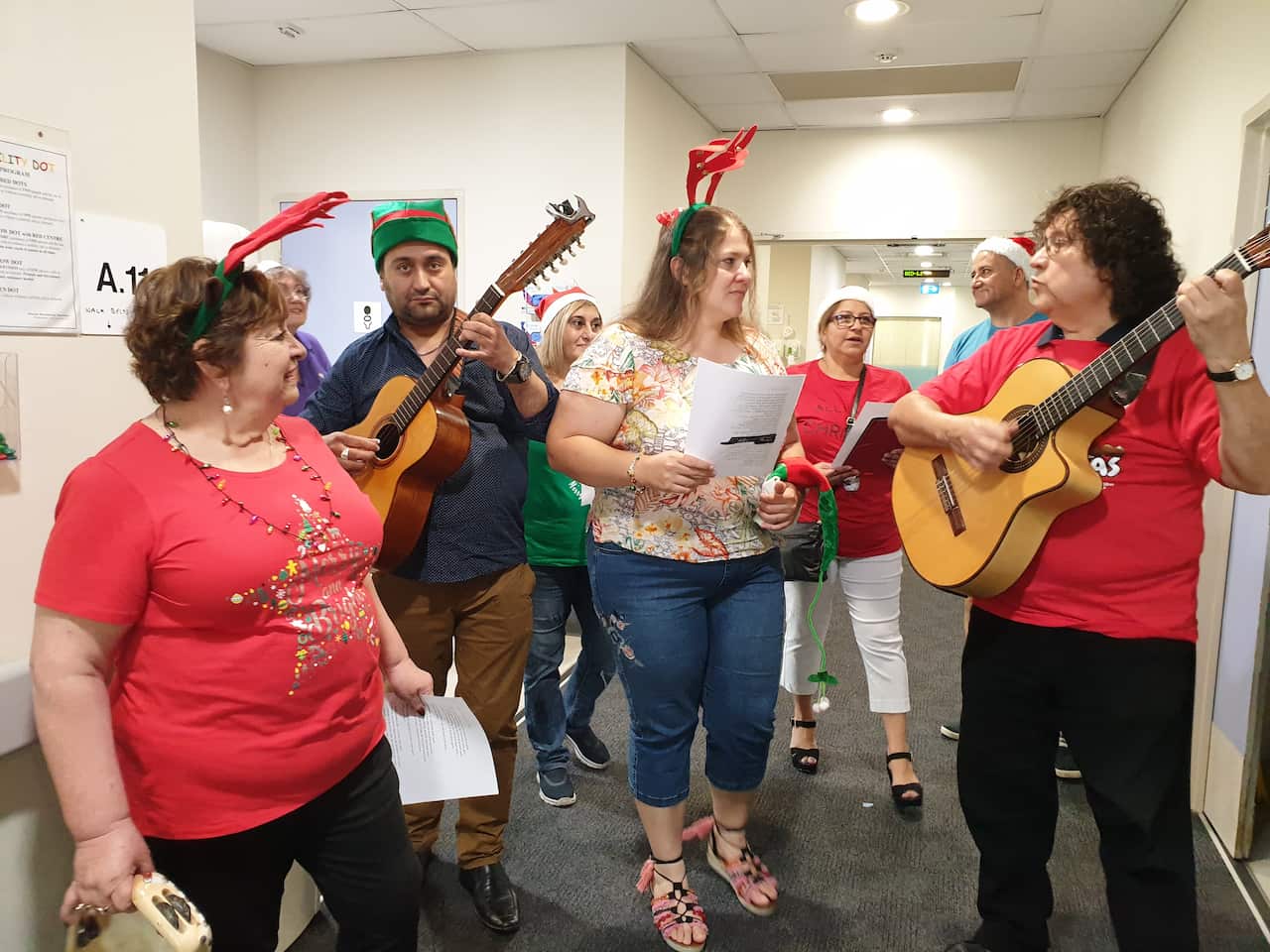Musicos latinos en el el hospital Braeside de Fairfield