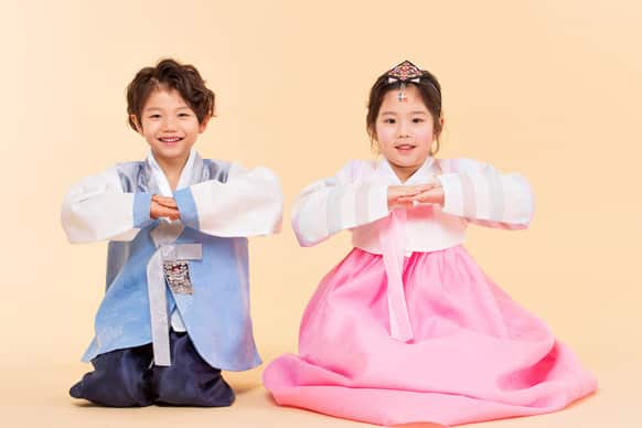 "새해 복 많이 받으세요"(saehae bog manh-i bad-euseyo): Best wishes for a Happy New Year!