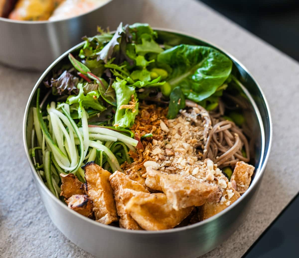 Khi không muốn tiếp tục dùng tô, họ chỉ cần đem trả chiếc tô và nhận lại $6