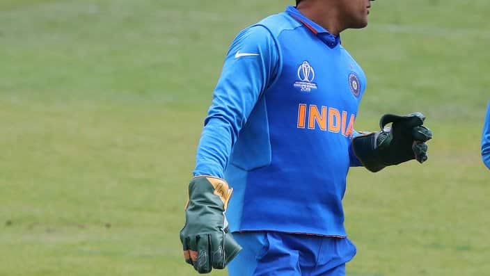 LONDON, ENGLAND. 09 JUNE 2019: wicketkeeper MS Dhoni of India wearing his keeping gloves without branding. during the ICC Cricket World Cup match between India and Australia, at The Kia Oval, London. (Photo by ESPA/Cal Sport Media/Sipa USA).