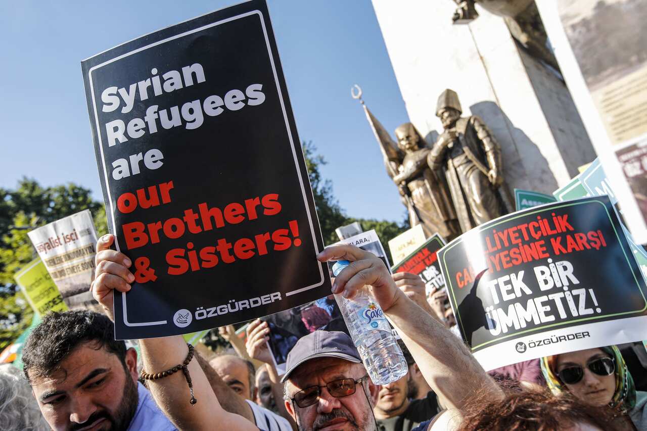 Several NGOs have gathered to protest after the governor's office of Istanbul Province ordered unregistered Syrian refugees to leave Istanbul