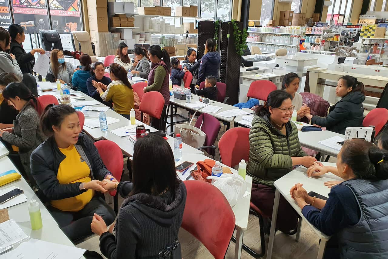 Một lớp học làm đẹp tại Victoria.