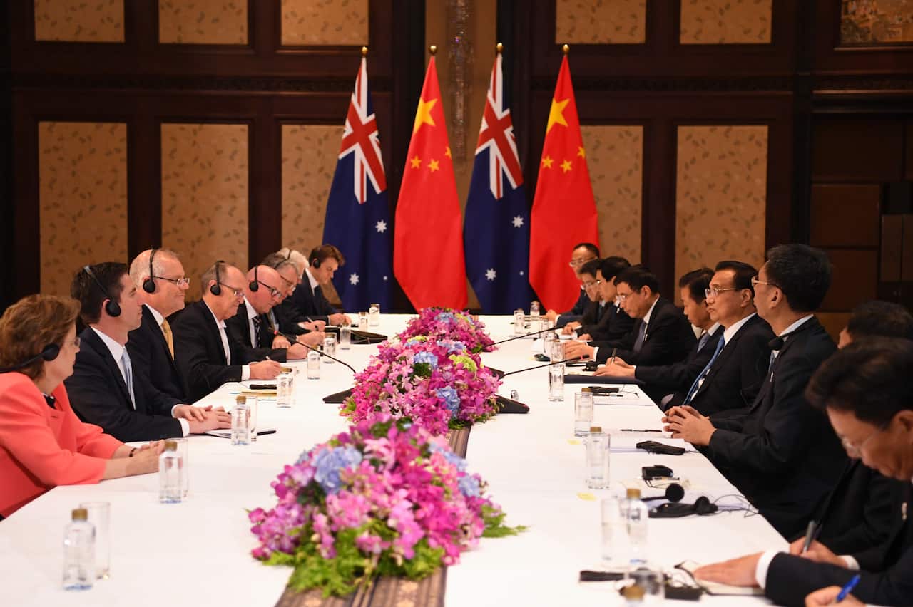 Australian Prime Minister Scott Morrison (centre left) and the Premier of the People's Republic of China Li Keqiang (centre right)