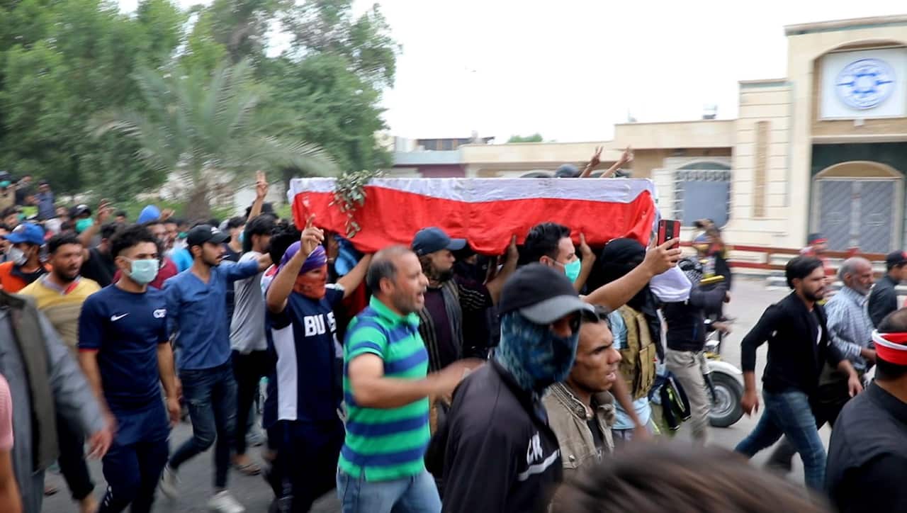 Iraqis carry the coffin of a protester who was reportedly killed during clashes with security forces at Nasiriyah city