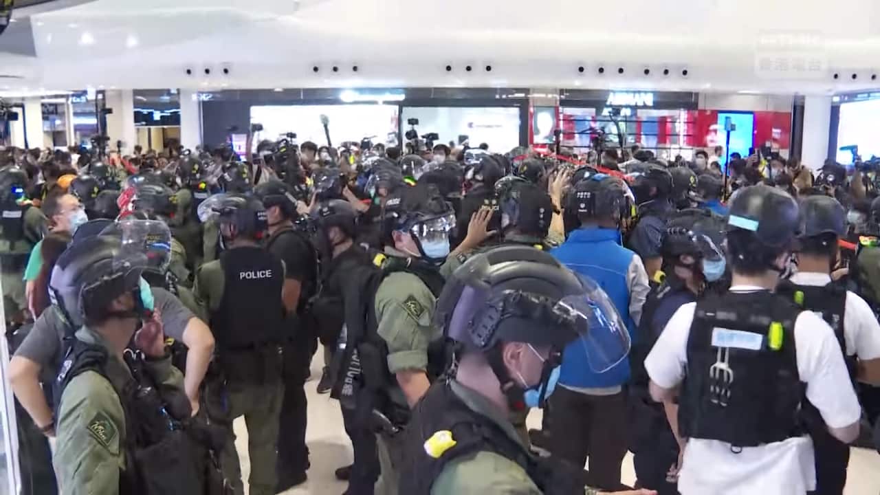 7.21事件一周年　市民元朗商場抗議遭防暴警驅散