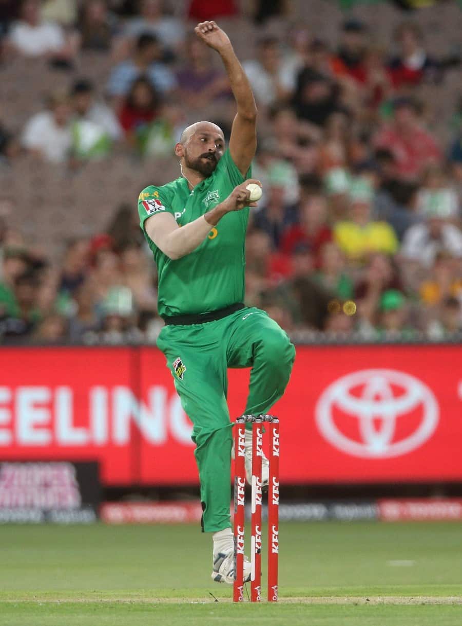 Dilbar Hussain of Melbourne Stars bowling during the Big Bash League (BBL) cricket match between the Melbourne Stars and the Brisbane Heat at the MCG