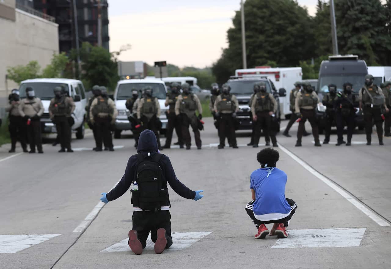 epa08456956 Protesters face off against police during the sixth day of protests over the arrest of George Floyd, who later died in police custody, in Minneapolis, Minnesota, USA, 31 May 2020. A bystander's video posted online on 25 May, appeared to show G