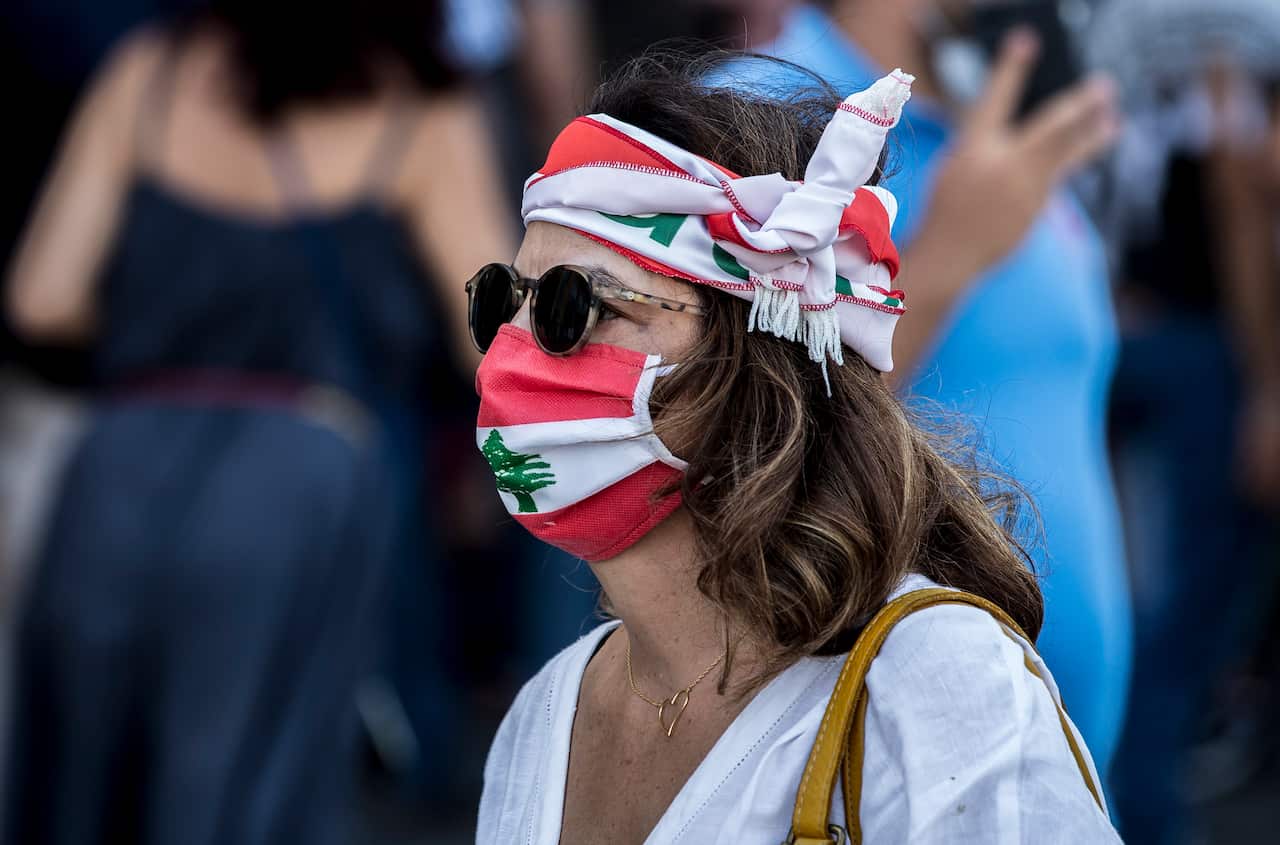 epa08469959 Anti-government protestors during a mass protest against the economic and financial crisis, and to demand early parliamentary elections, in Beirut, Lebanon, 06 June 2020.  EPA/NABIL MOUNZER