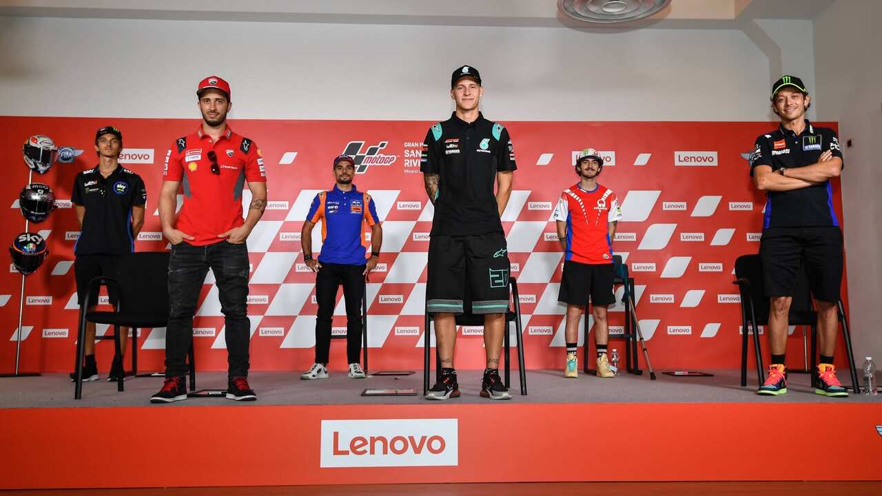 Valentino Rossi, Fabio Quartararo, Andrea Dovizioso e altri piloti alla presentazione della gara della motogp a Misano Adriatico