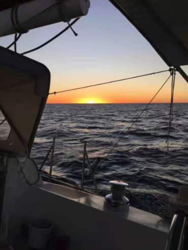 起航后的首个日出