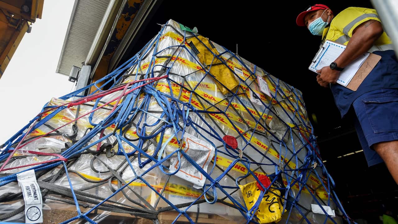 Carregamento com 142 mil doses chega a Austrália