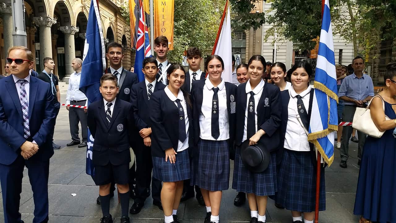 Μαθητές και μαθήτριες από το Κολλέγιο των Αγίων Πάντων