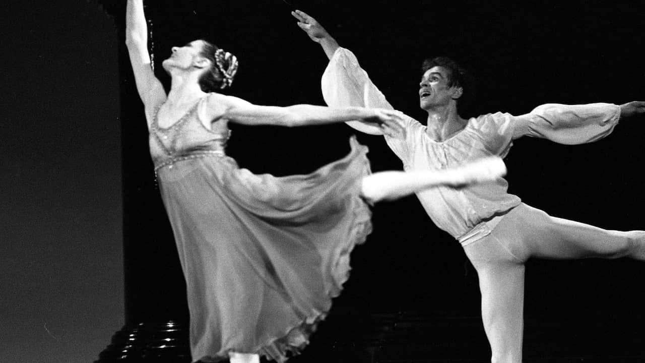 Carla Fracci con Rudolf Nureyev a Milano nel 1981