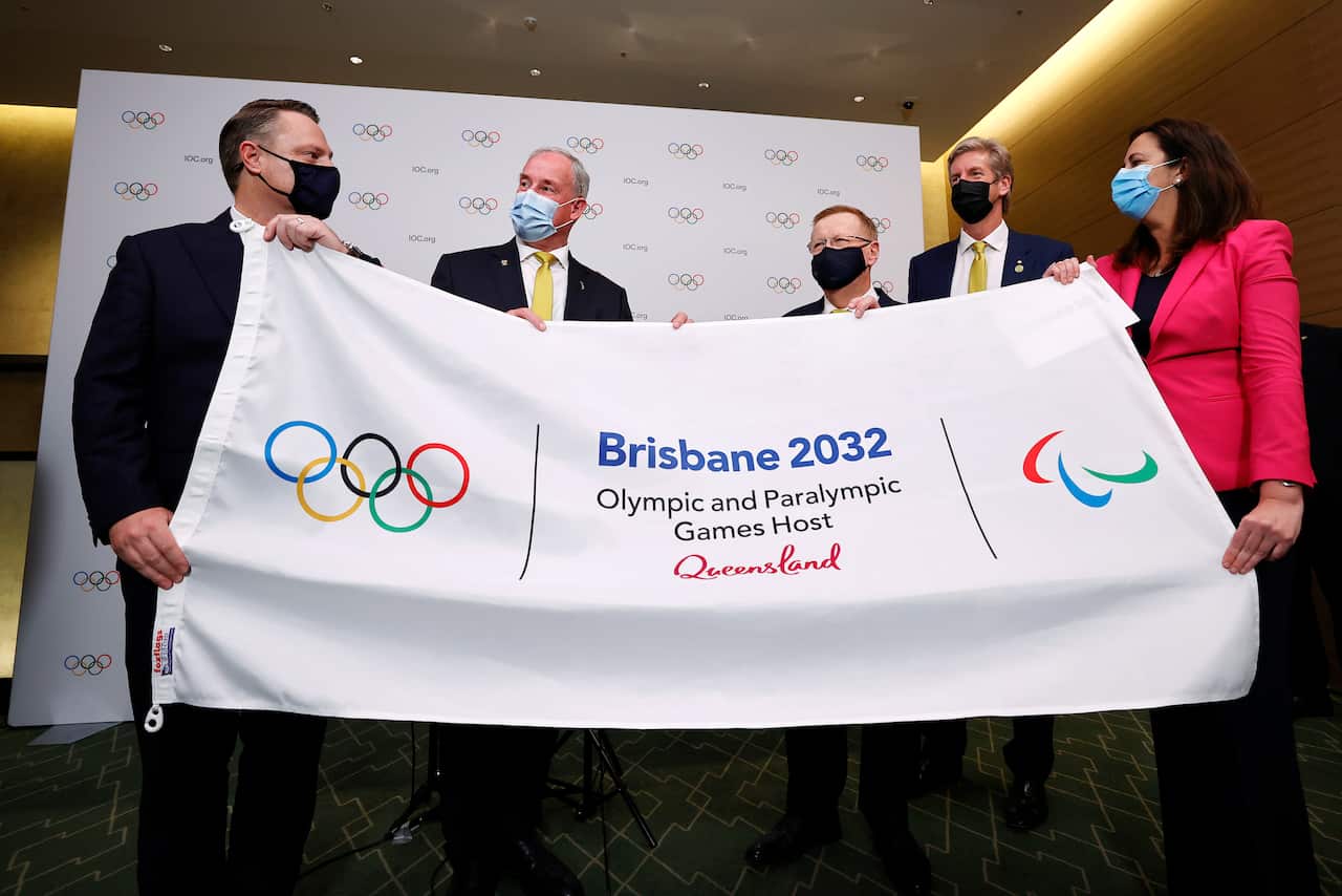 Il sindaco Adrian Schrinner, il Ministro dello Sport Richard Colbeck, il membro del Comitato Olimpico James Tomkins e la Premier Annastacia Palaszczuk