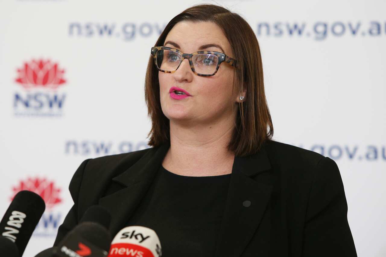 NSW has recorded 882 new locally acquired cases of COVID-19 and two deaths. (AAP Image/Pool, Lisa Maree Williams) NO ARCHIVING