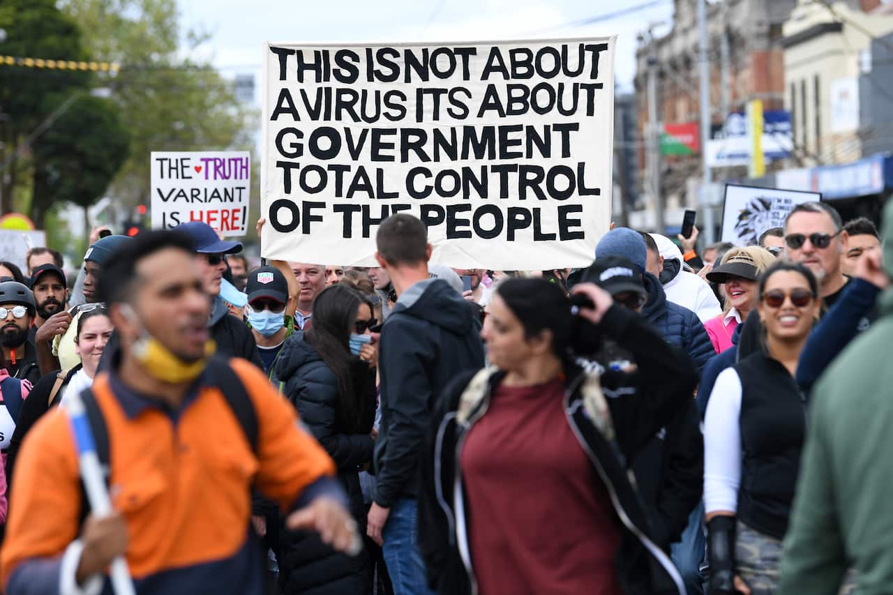 Un'immagine del 'Rally for freedom' andato in scena a Melbourne sabato scorso