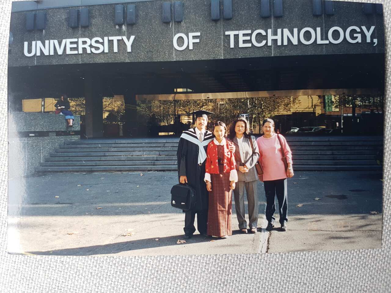 Om dhungel with his family.