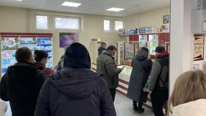 There are also lines in pharmacies in Lviv