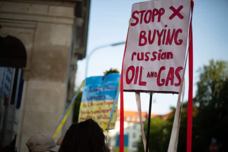 On 28 April 2022, 100 people gathered in front of the trade chamber in Munich, Germany to protest for an embargo of oil and gas from Russia.