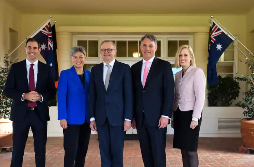 Novo governo de Anthony Albanese a caminho da maioria Trabalhista