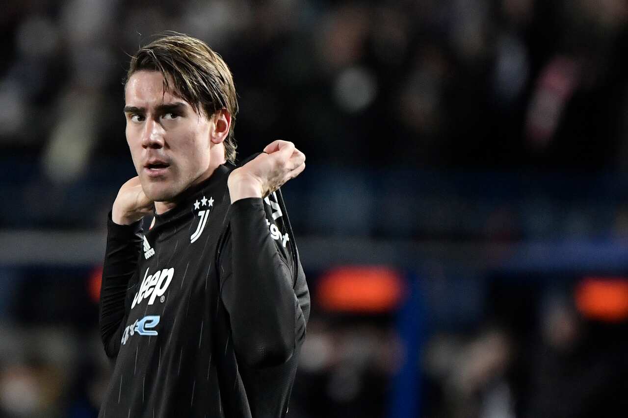 Dusan Vlahovic festeggia il primo dei due gol realizzati al Castellani di Empoli