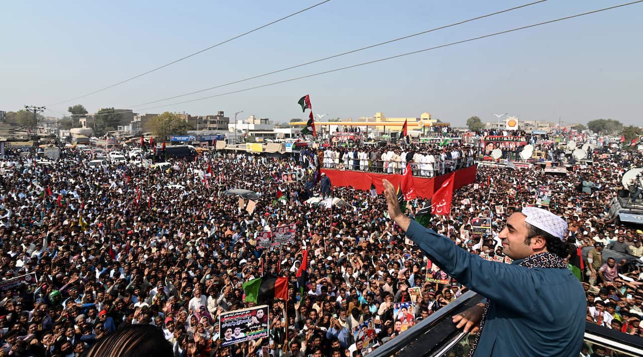 Pakistan Peoples Party (PPP) on 27 February started a long march to Islamabad from Karachi against the federal government of Pakistan Tehreek-e-Insaf.