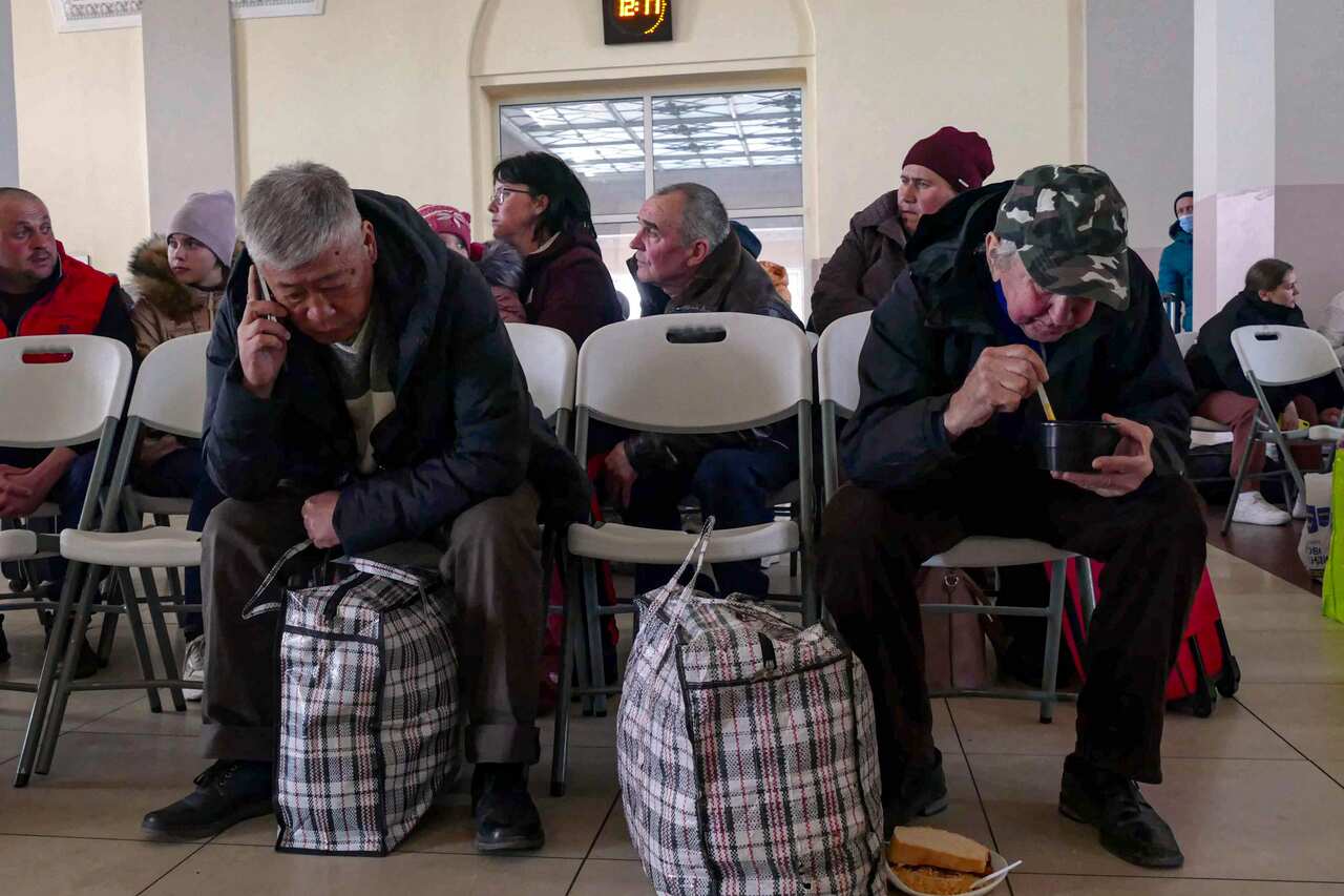 Evacuees from Mykolayiv find temporary shelter at the station upon their arrival to Odesa, southern Ukraine on March 29, 2021