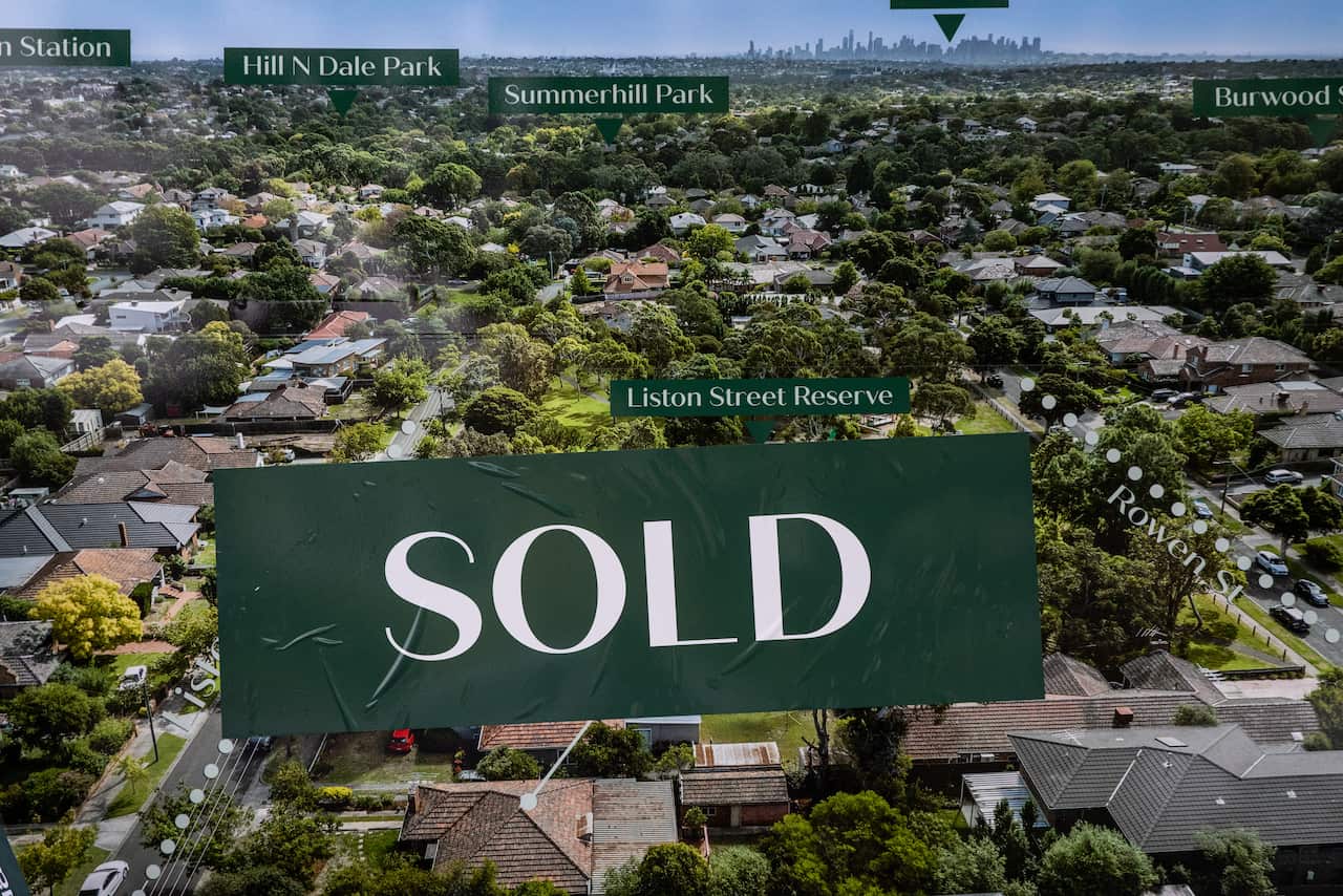 A sold sign is seen after a property auction at Glen Iris in Melbourne, Friday, April 1, 2022. Melbourne's housing market has seen the quarterly rate of growth slow from 5.8 per cent in April last year to 0.1 per cent in the past three months. (AAP Image/
