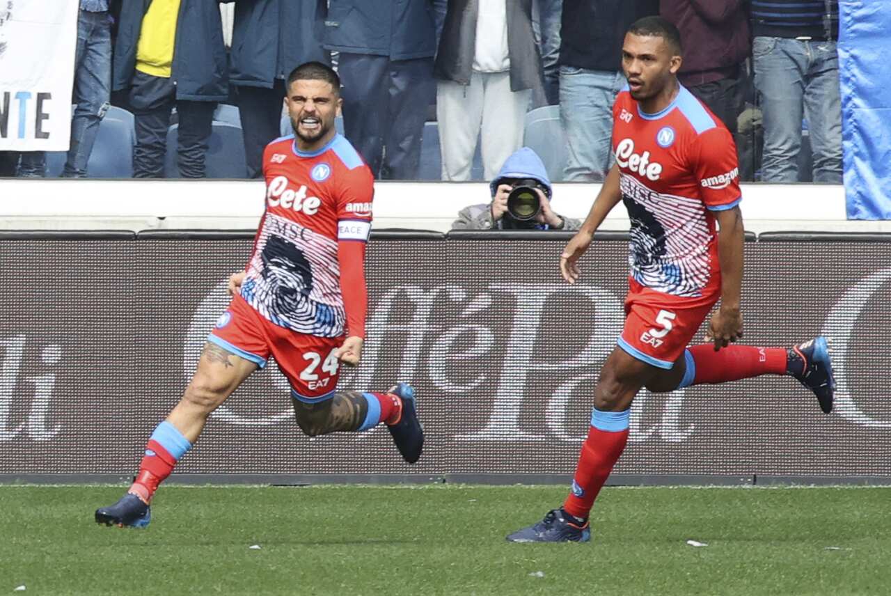 Il capitano del Napoli Lorenzo Insigne esulta dopo il gol che ha sbloccato la sfida del Gewiss stadium di Bergamo