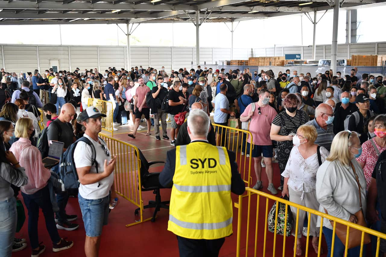Largas colas en aeropuertos de Australia a la puerta de las vacaciones de Semana Santa