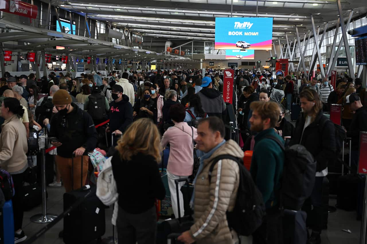 Commuters wait to check their baggage at Sydney’s T2 Domestic Airport Terminal in Sydney, Saturday, July 2, 2022. (AAP Image/Dean Lewins) NO ARCHIVING