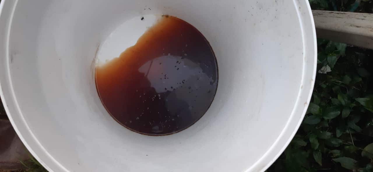 Making home compost bin step 4