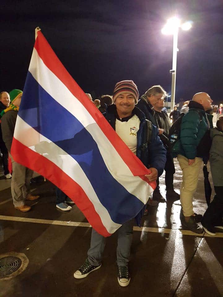 คุณ สมบัติ แช่มคล้ำ เป็นแฟนฟุตบอลชาวไทยในเมลเบิร์น 