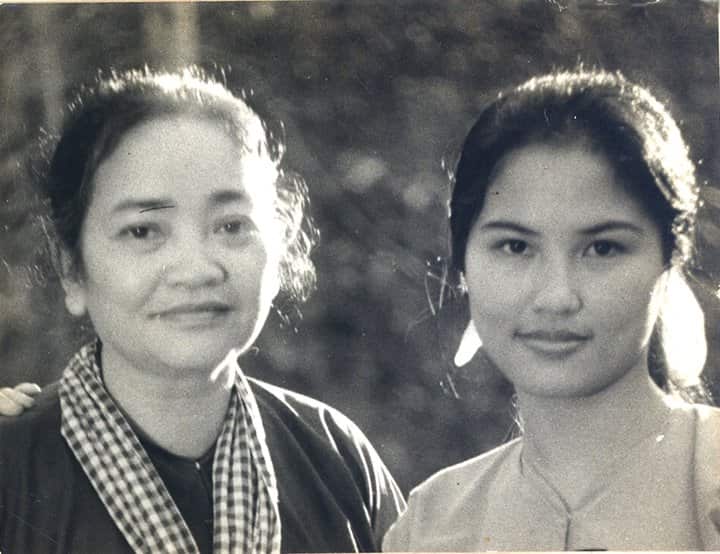 Nghệ sĩ Kim chi và bà Nguyễn Thị Định lúc ở chiến trường miền Nam