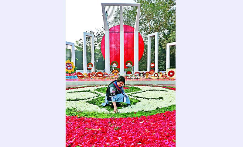 ভাষাশহীদদের প্রতি ফুলেল শ্রদ্ধা