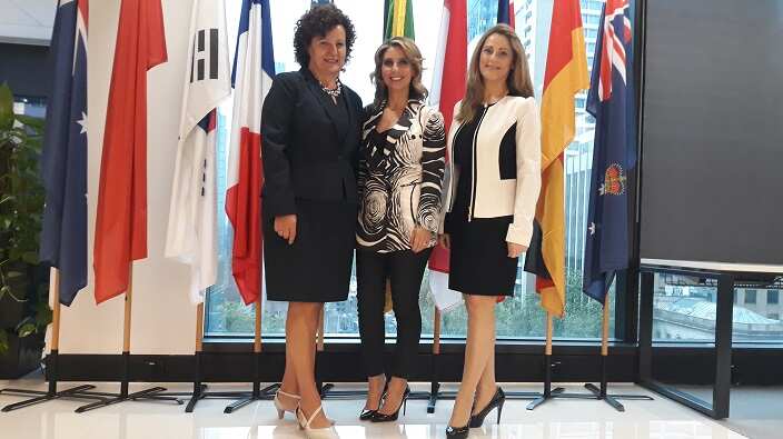 Η Δρ. Σιάνα Παναγιωτοπούλου, η νοσηλεύτρια Ερωφίλη Καούλλα και η παιδίατρος Δρ. Μπέτυ Μεσάζου–Τραπέτσα