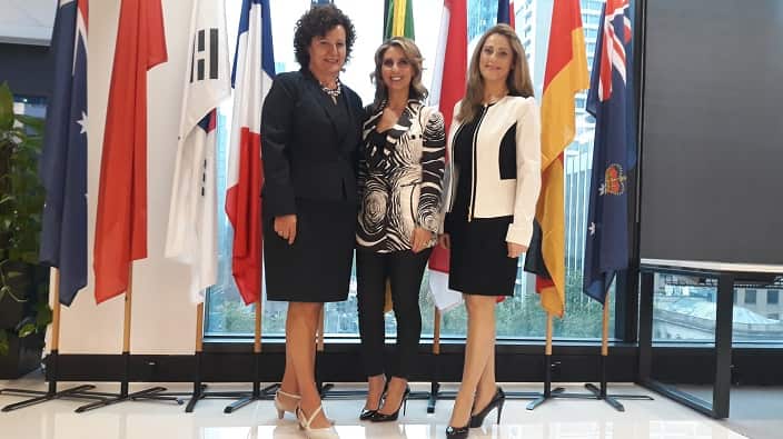 Ομογενείς «Γυναίκες στο Χώρο της Υγείας»: Η Δρ. Σιάνα Παναγιωτοπούλου, η Δρ. Μπέτυ Μεσάζου–Τραπέτσα, και η νοσηλεύτρια Ερωφίλη Καούλλα.