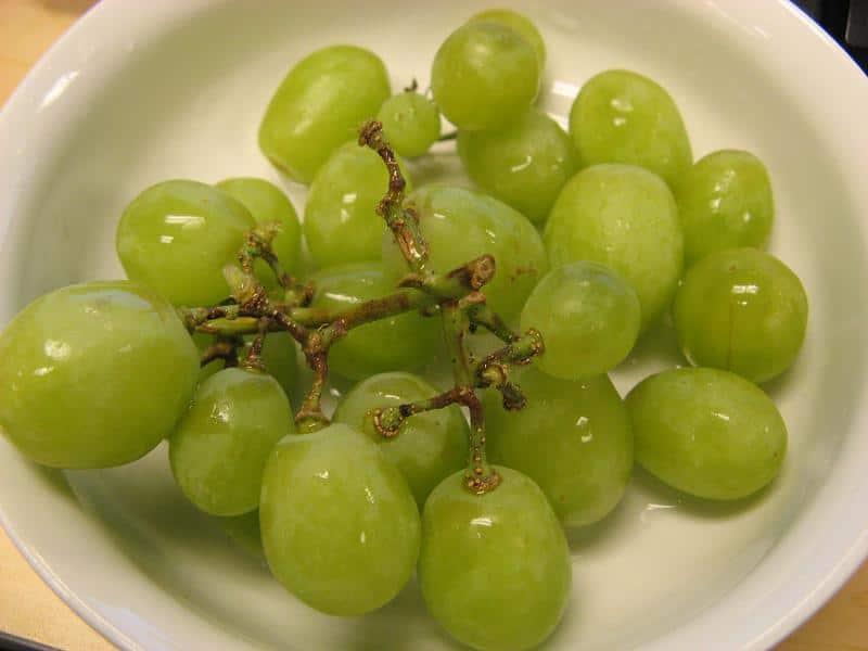 Needles found inside in grapes