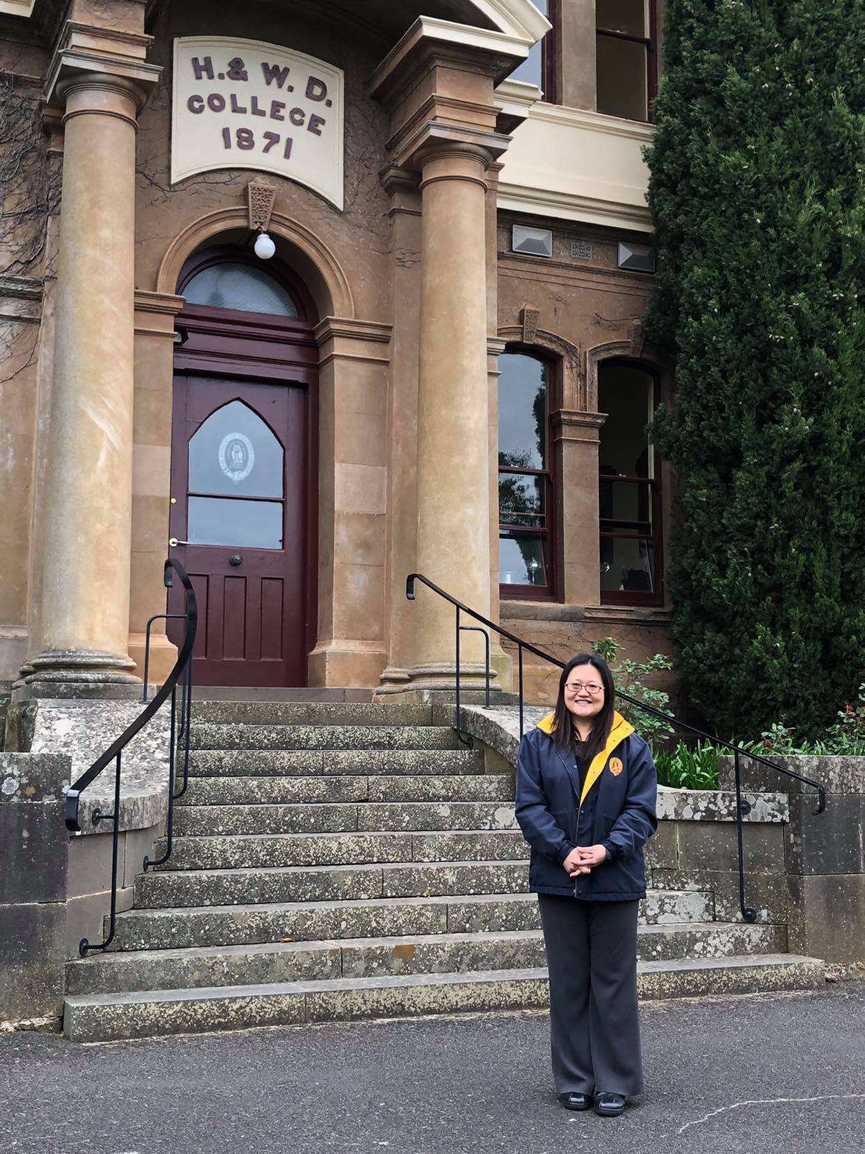 維州漢密爾頓亞歷山德拉學院（The Hamilton and Alexandra College）語言部主任暨中文教師曾珮娟