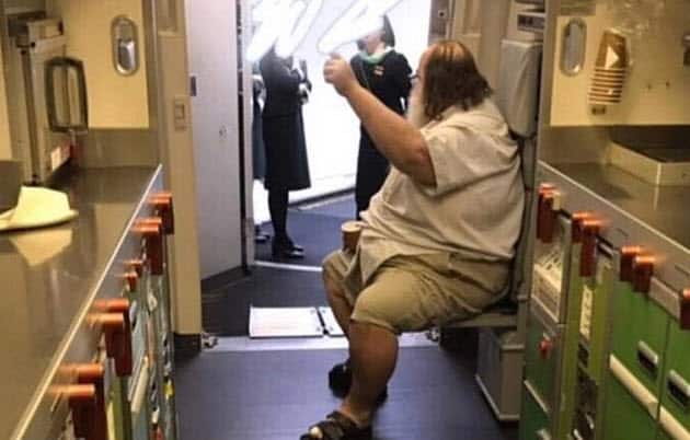 當事人為姓郭的長榮航空空中服務員，事發在一班美國洛杉磯飛往台北的航班上。