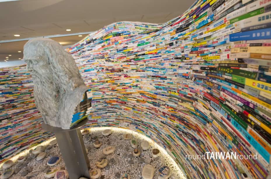 高雄巿立圖書館總館的繁體字藏書量極多。