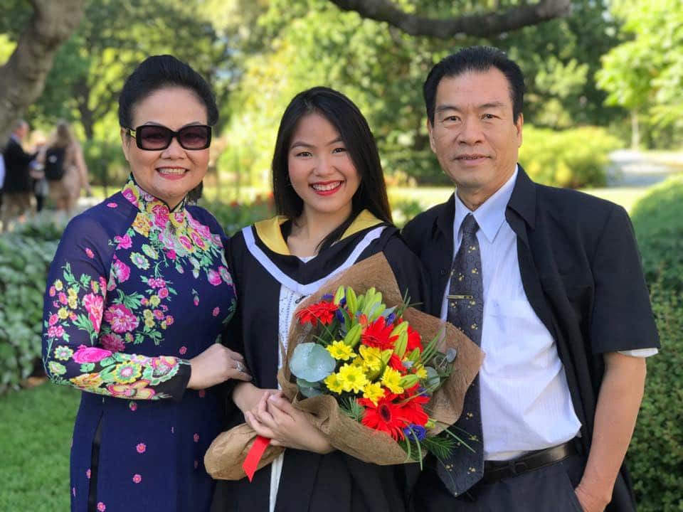 Chi Nguyễn and her parents on graduation day