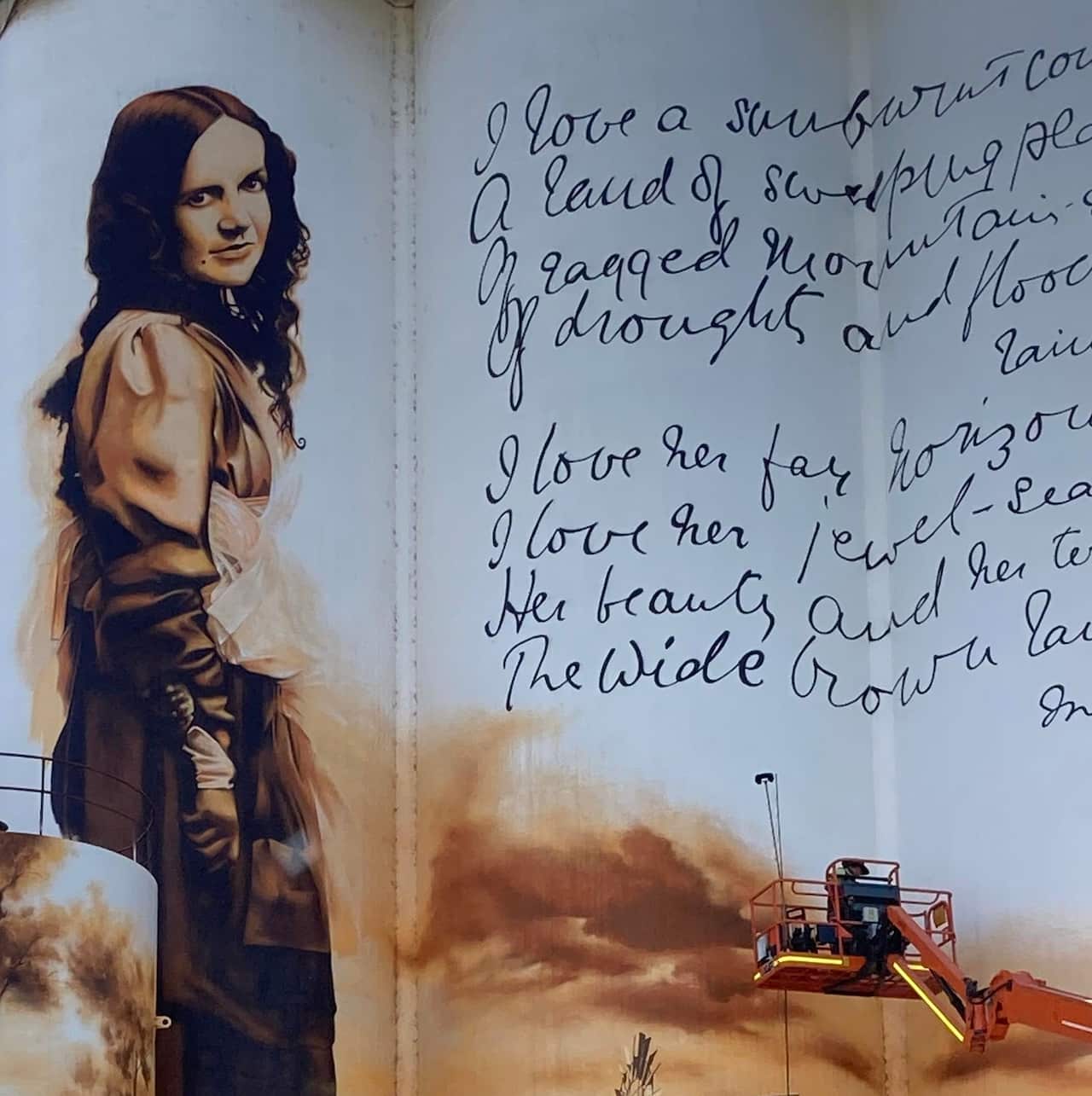 Энэ бүтээл хоёр шагнал хүртсэн юм.  Шилдэг том хэмжээтэй бүтээл төрөлд Алт Орон нутагт зурагдсан шилдэг бүтээл-Хүрэл  NSW мужийн  Gunnedah хот 