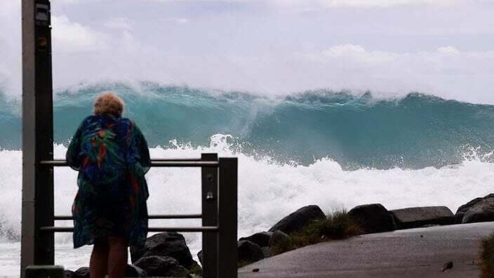 South Australia and Victoria have been warned to brace for heavy winds and big seas on Friday.