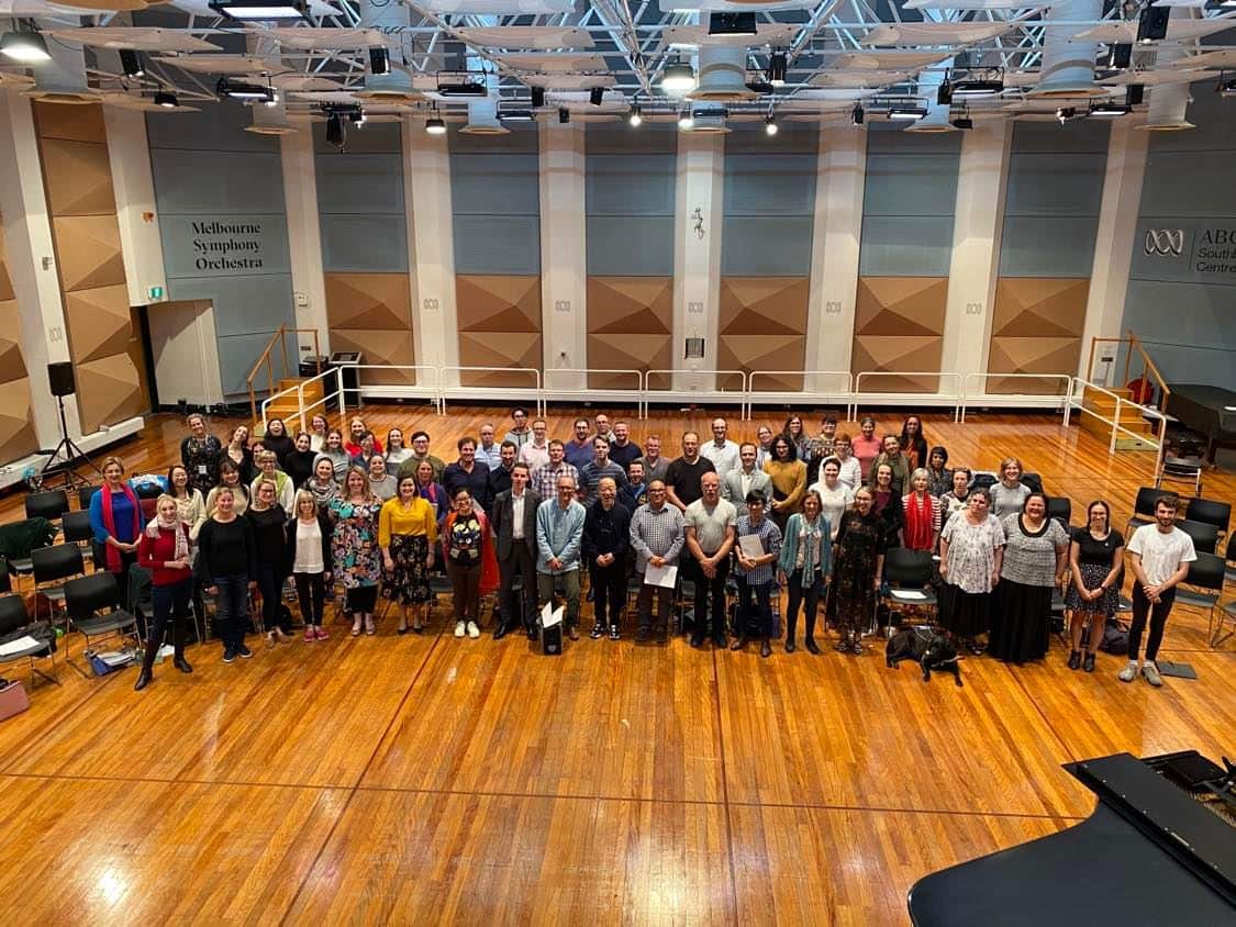 Christa參加合唱團，跟五湖四海的團友合作